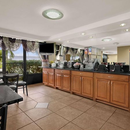 Super 8 By Wyndham Fort Myers Eksteriør bilde