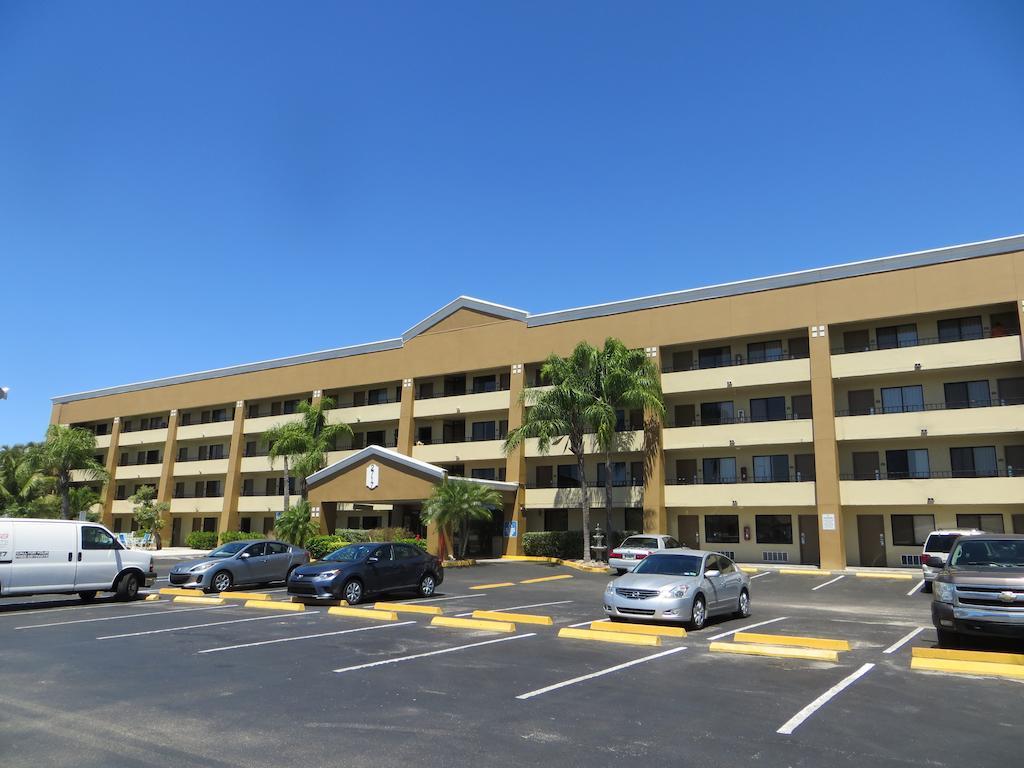 Super 8 By Wyndham Fort Myers Eksteriør bilde