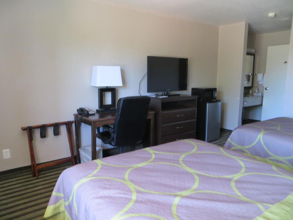 Super 8 By Wyndham Fort Myers Eksteriør bilde